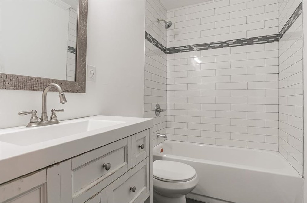 1945 Meadow Ln, Decatur GA  30032-4278 exterior