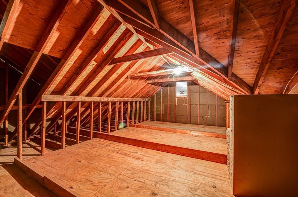 1875 Bedfordshire Ct, Decatur GA  30033-1400 exterior