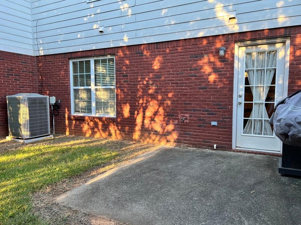 126 Avalon Dr, Calhoun, GA 30701-9433