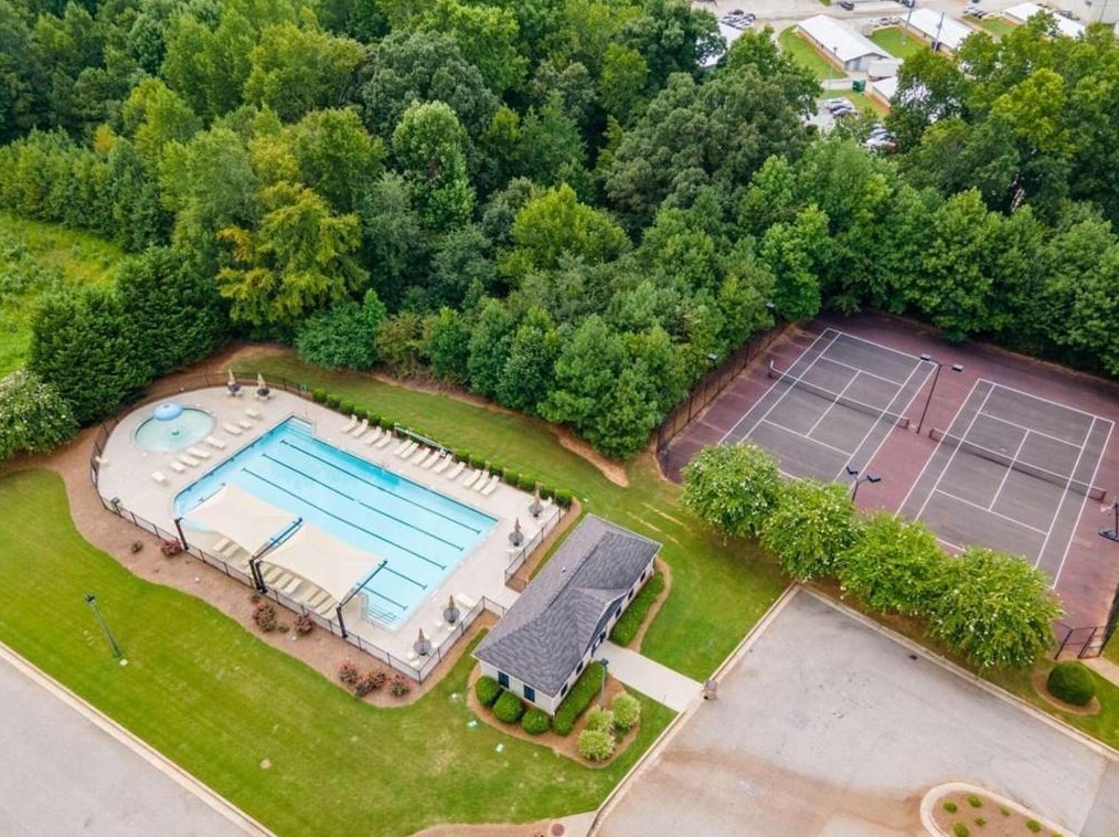 1121 Bald Eagle Trce, Hoschton GA  30548-1991 exterior