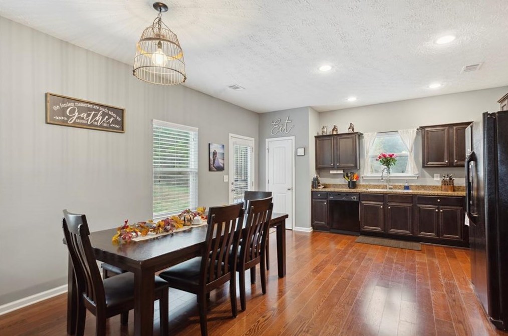 187 Willow Springs Dr, Dallas GA  30132-0280 exterior