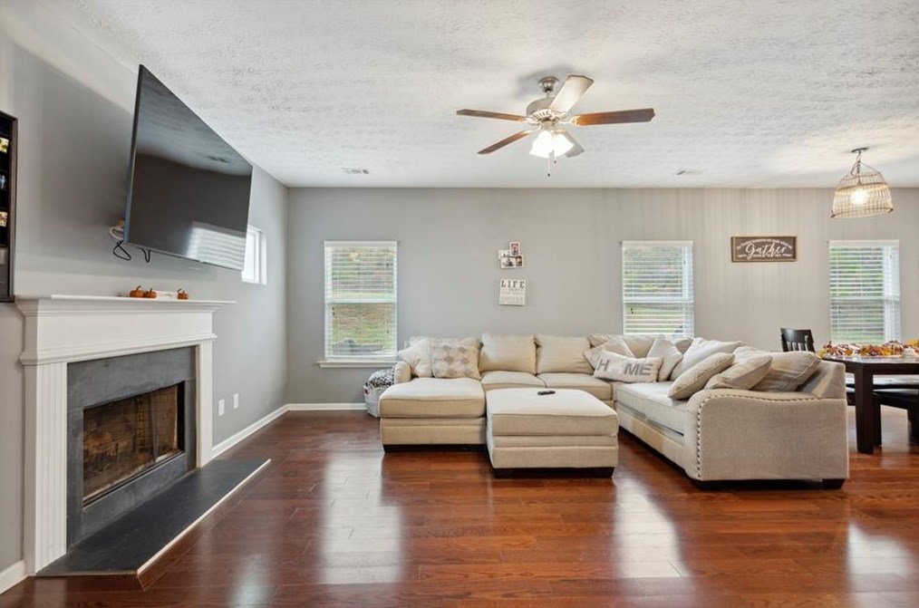 187 Willow Springs Dr, Dallas GA  30132-0280 exterior