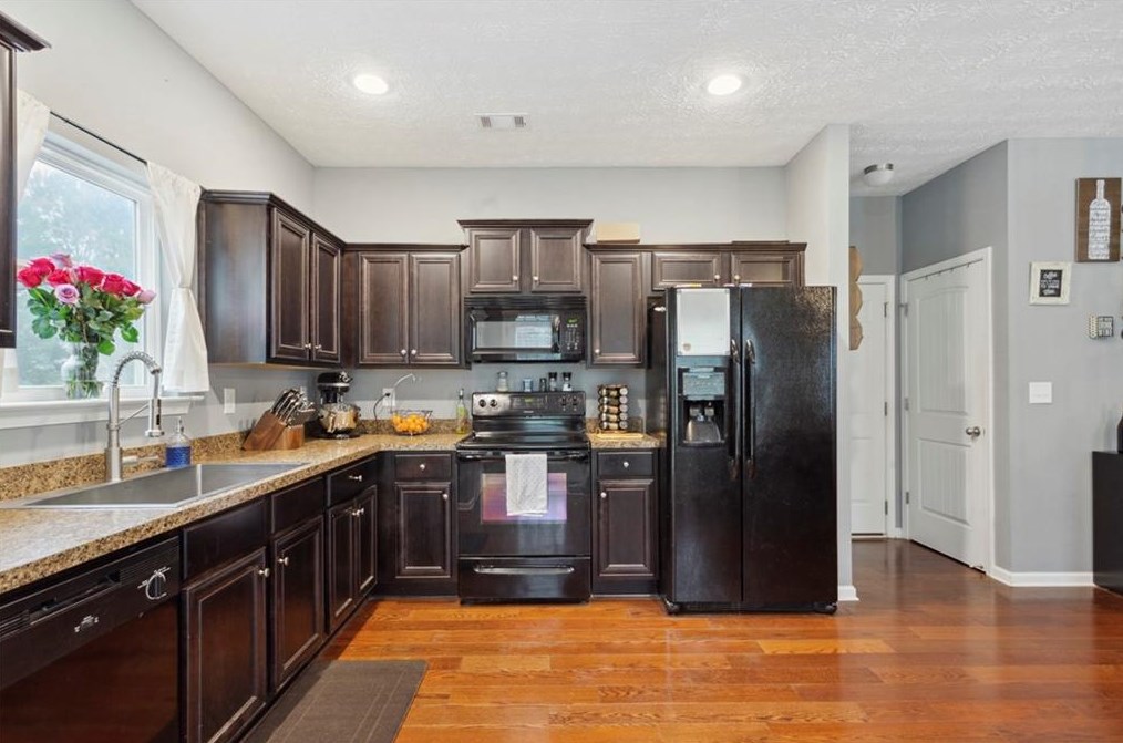 187 Willow Springs Dr, Dallas GA  30132-0280 exterior