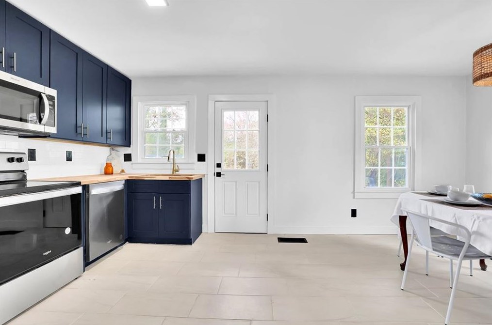 4212 Hanes Dr, Decatur GA  30035-1945 exterior