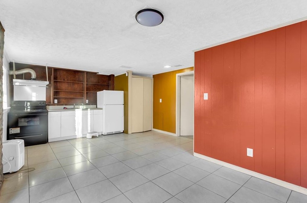 4032 Shady Oak Ct, Atlanta GA  30340-2634 exterior