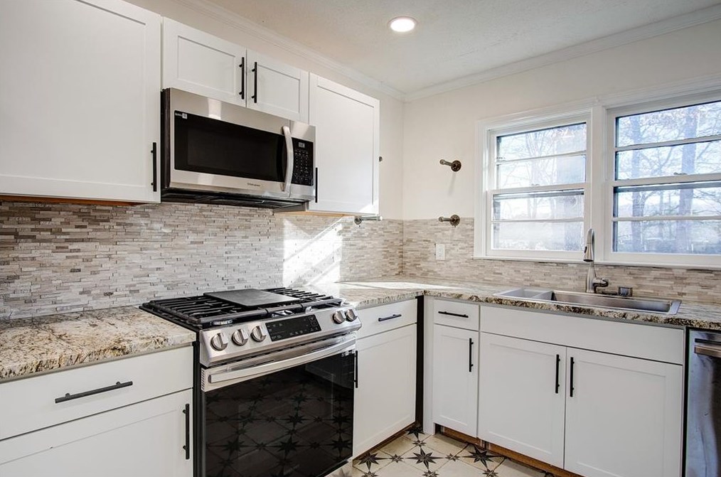 153 Ridgecrest Dr, Calhoun GA  30701-8710 exterior