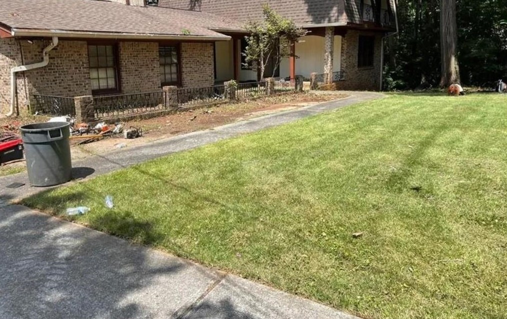 4073 Stonemont Dr Sw, Lilburn, GA 30047