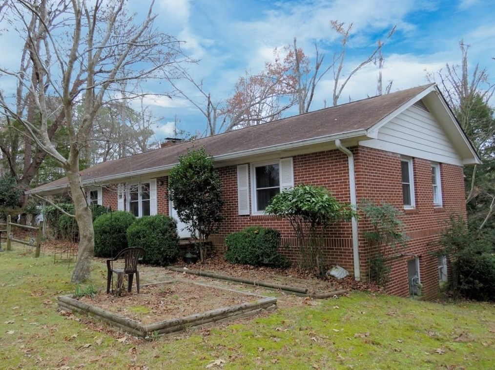 689 N Chestatee St, Dahlonega, GA 30533