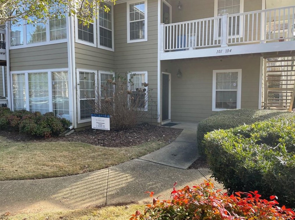102 Berkeley Woods Dr, Duluth, GA 30096