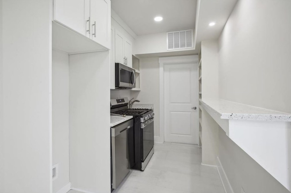 1784 Noble Dr, Atlanta GA  30306-3142 exterior