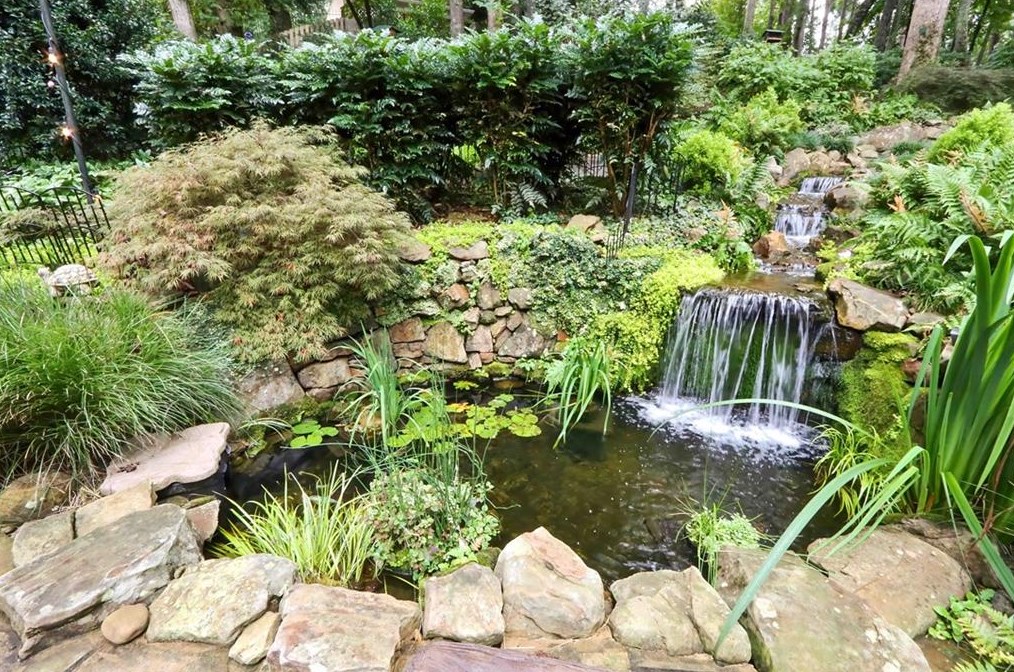 320 Quiet Water Ln, Atlanta GA  30350-3723 exterior