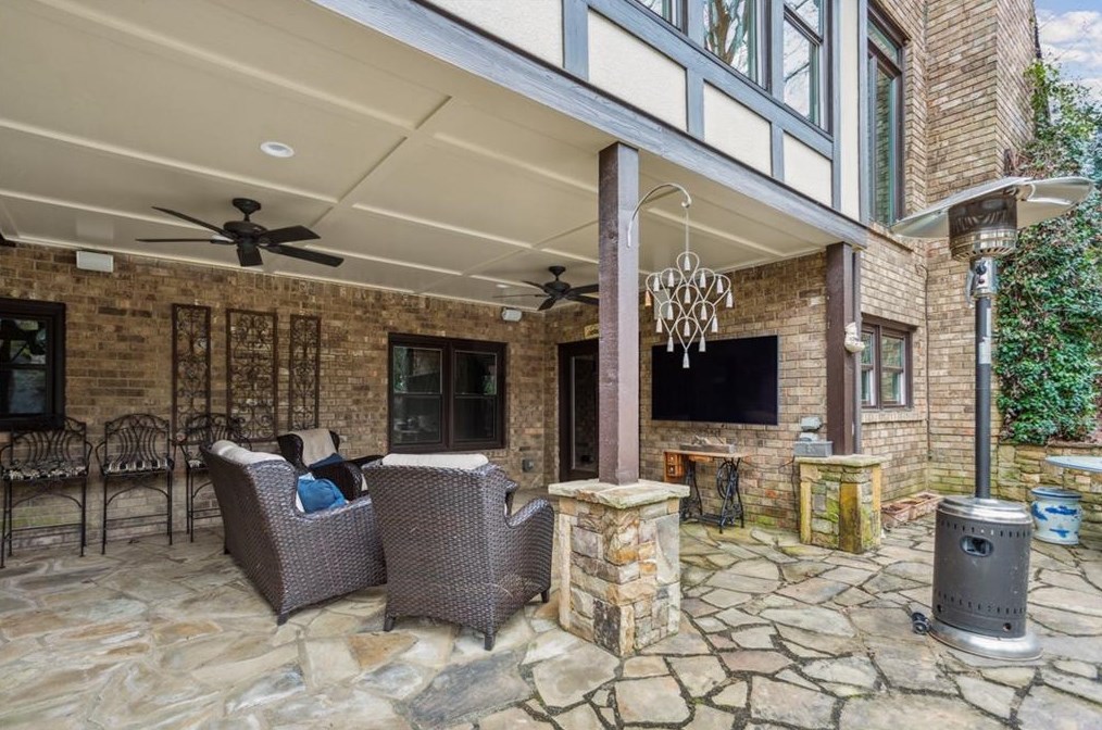 320 Quiet Water Ln, Atlanta GA  30350-3723 exterior