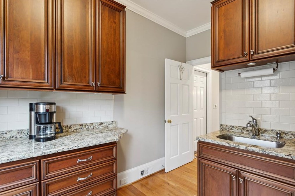 320 Quiet Water Ln, Atlanta GA  30350-3723 exterior