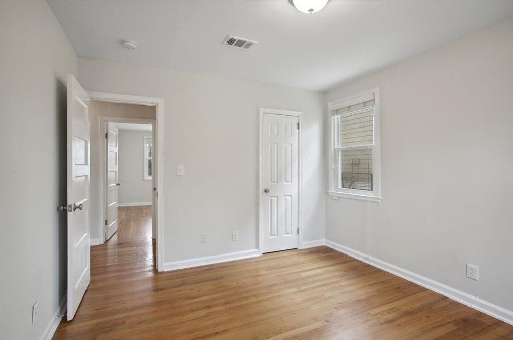 39 Oakridge Ave, Atlanta GA  30317-2915 exterior