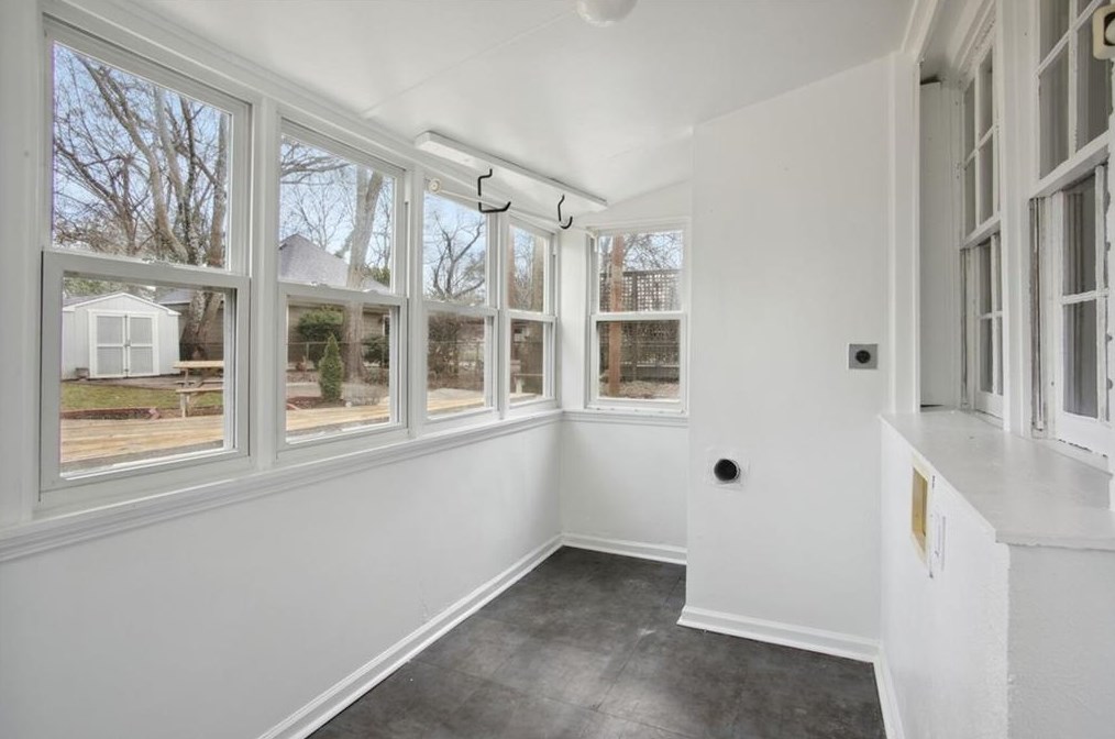 39 Oakridge Ave, Atlanta GA  30317-2915 exterior