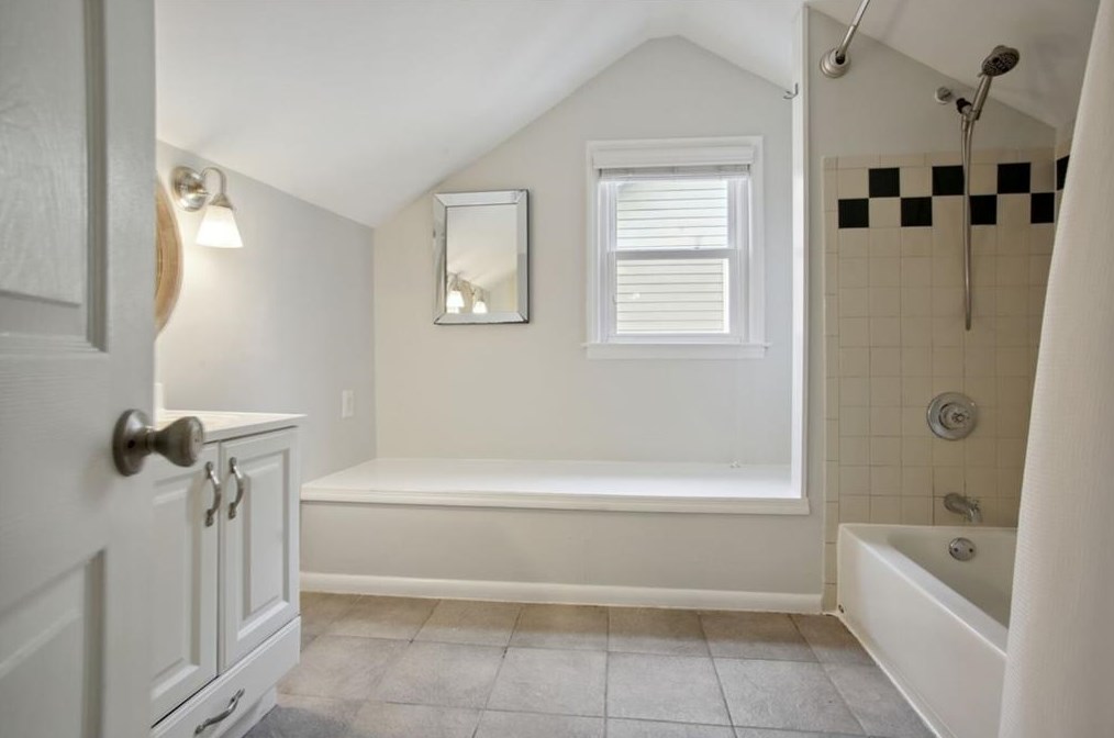 39 Oakridge Ave, Atlanta GA  30317-2915 exterior