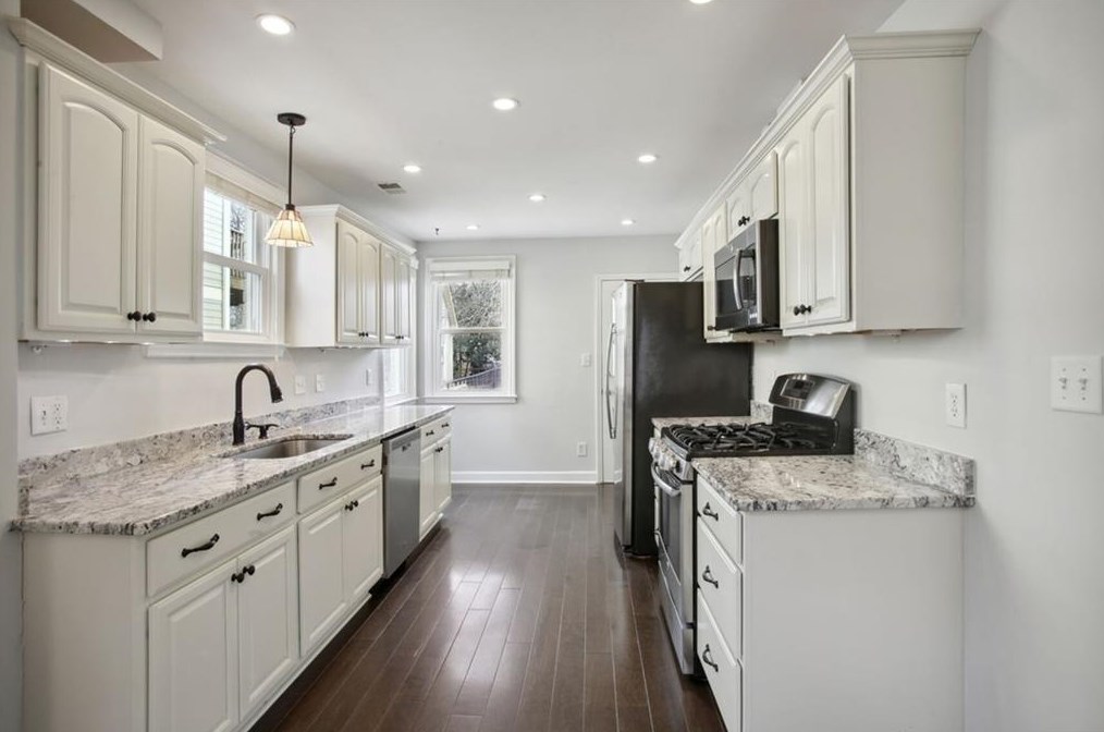 39 Oakridge Ave, Atlanta GA  30317-2915 exterior