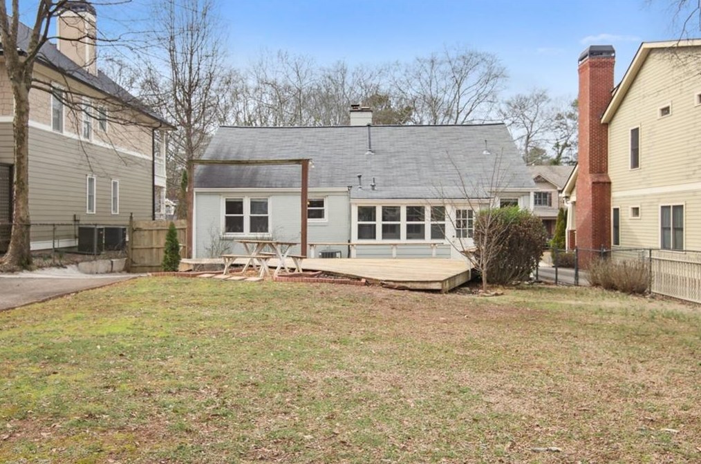 39 Oakridge Ave, Atlanta GA  30317-2915 exterior
