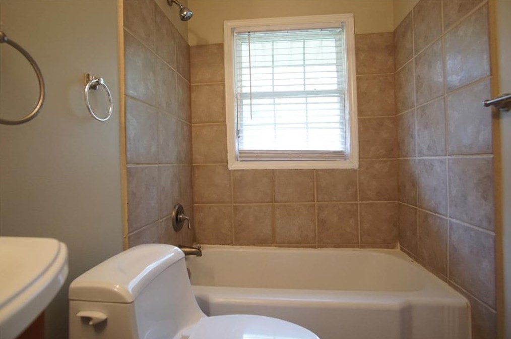 1908 Donna Pl, Decatur GA  30032-5212 exterior