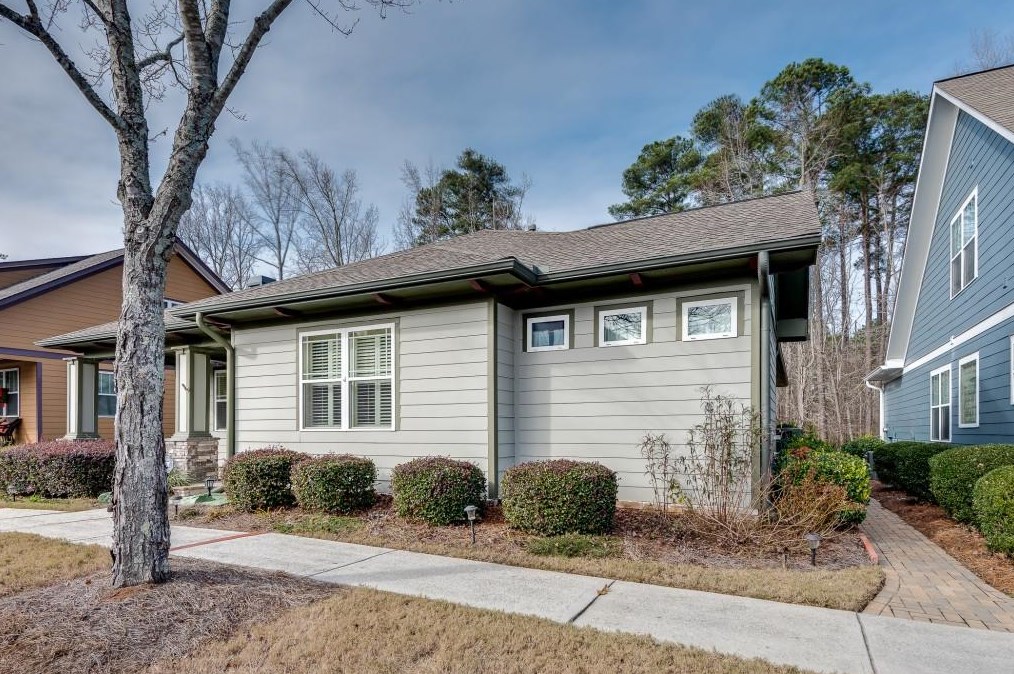 28 Mission Oak Dr, Grayson, GA 30017-4154