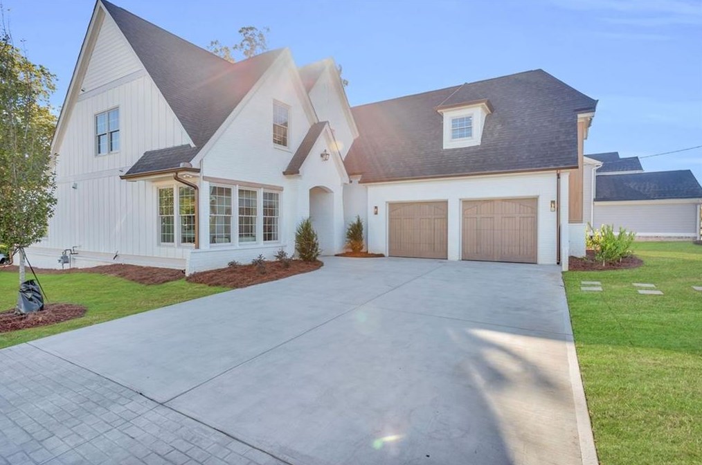 2465 Dixie Ave, Smyrna GA  30080-2159 exterior