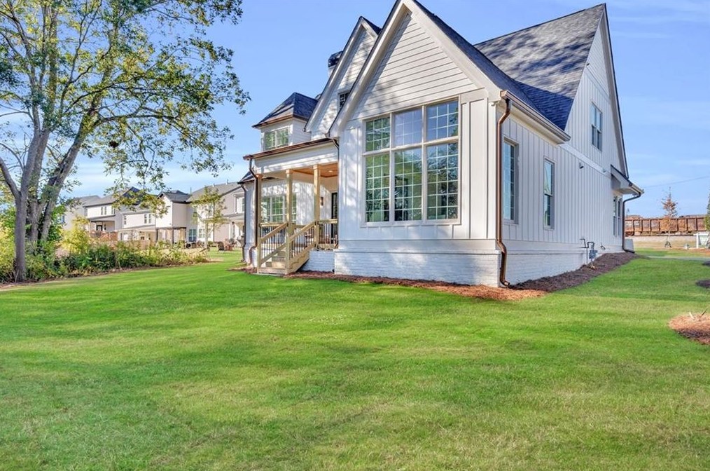 2465 Dixie Ave, Smyrna GA  30080-2159 exterior