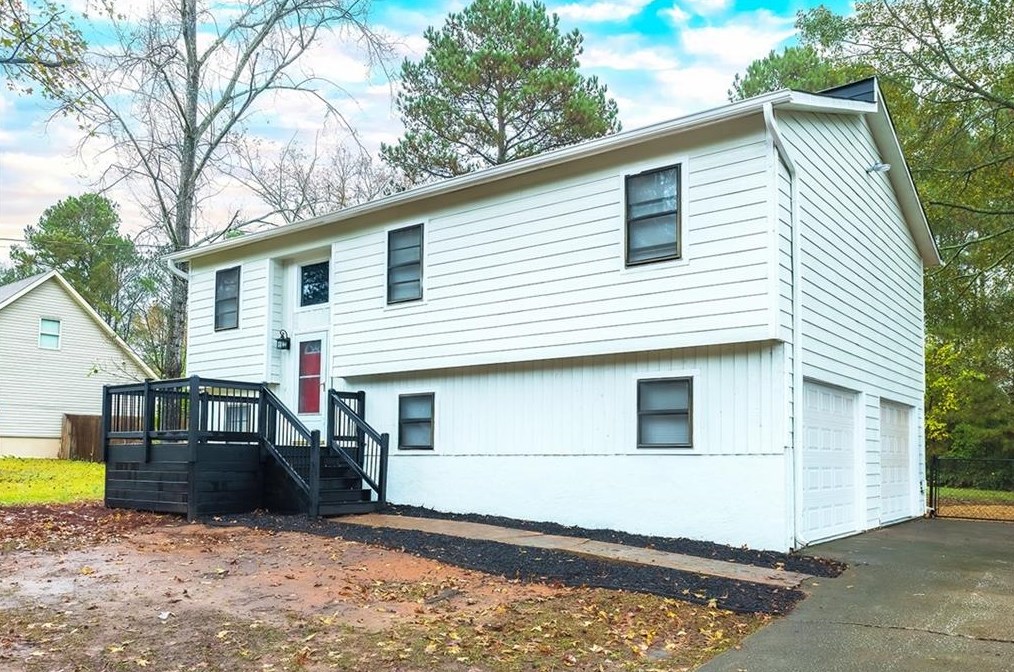 2686 Timber Valley Dr, Douglasville, GA 30135-1856