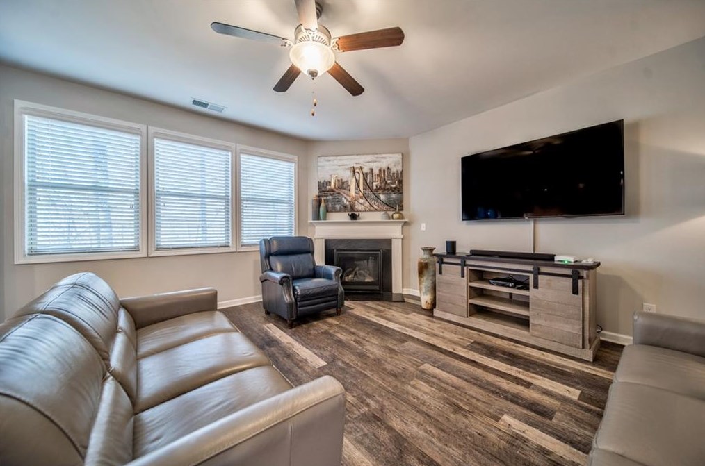 550 Lanier Ct, Hiram, GA 30141