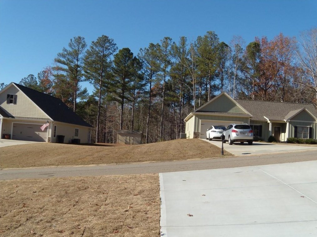 98 W Woods Dr, Dahlonega, GA 30533