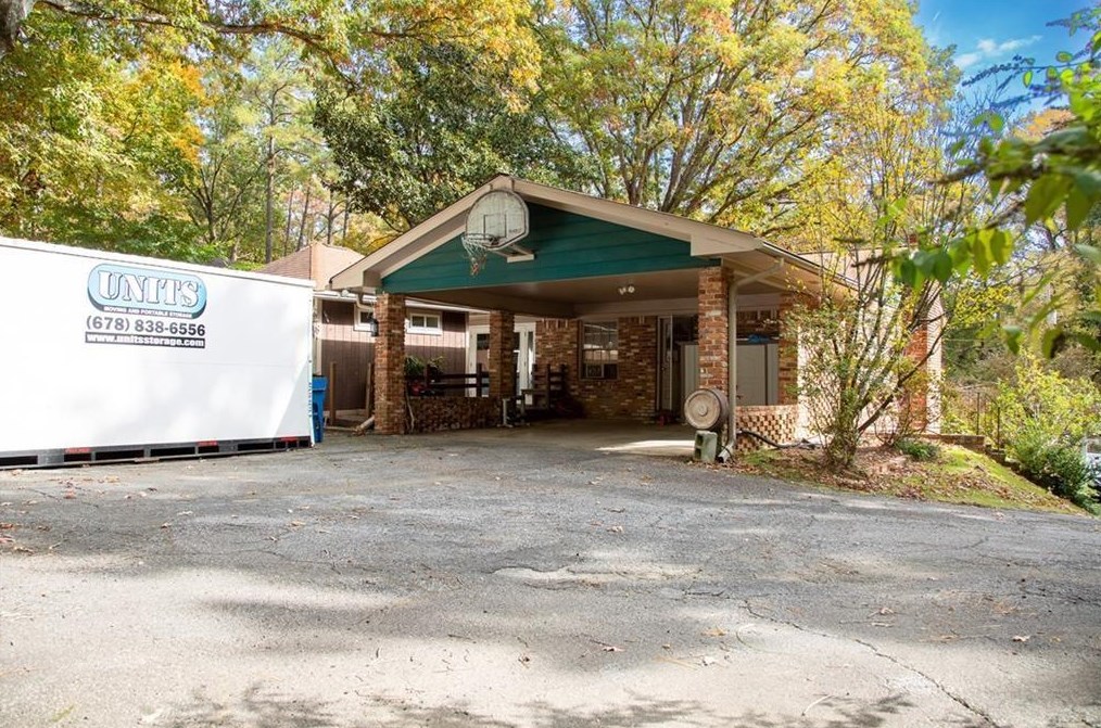 2525 Overlook Dr, Atlanta GA  30344-2026 exterior