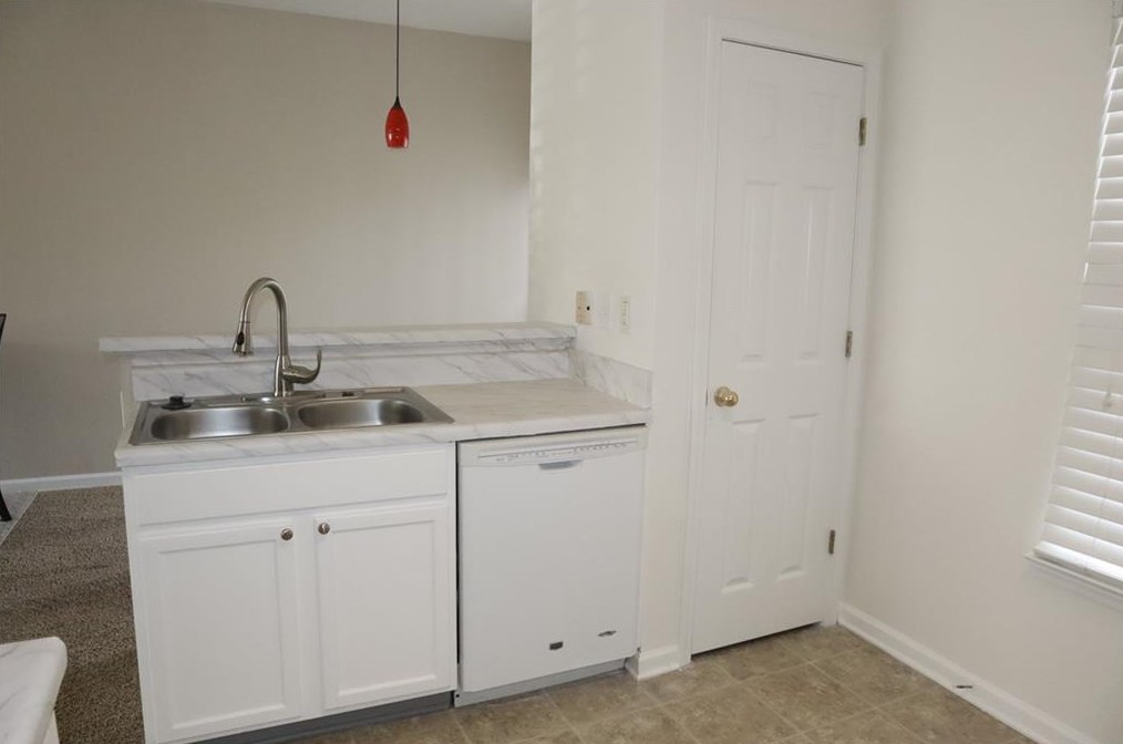 2733 Snapfinger Mnr, Decatur GA  30035-4166 exterior