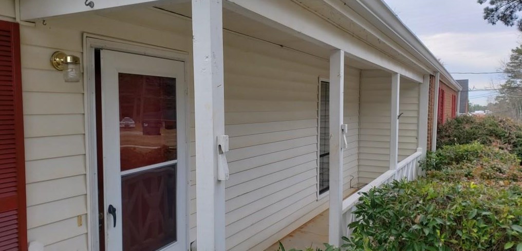 668 Greenvale Rd, Lawrenceville, GA 30043-5329