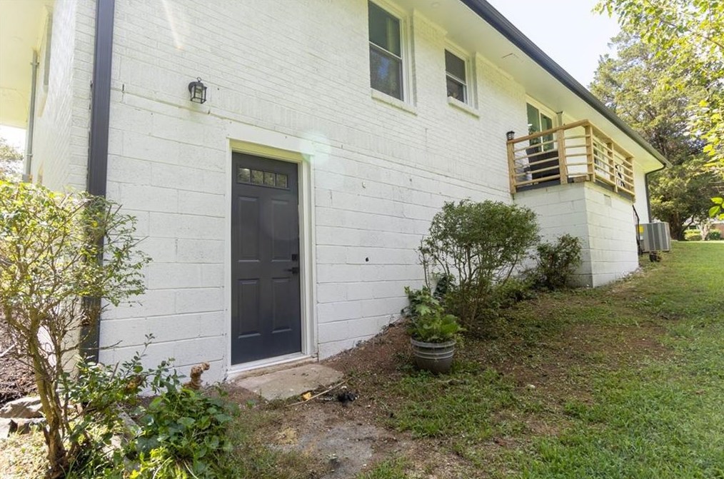 1908 Creekside Ct, Decatur GA  30032-4926 exterior