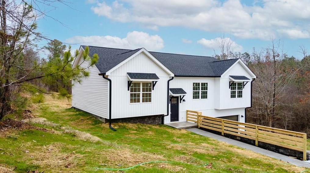 1036 Durgan Pl, Dalton, GA 30721