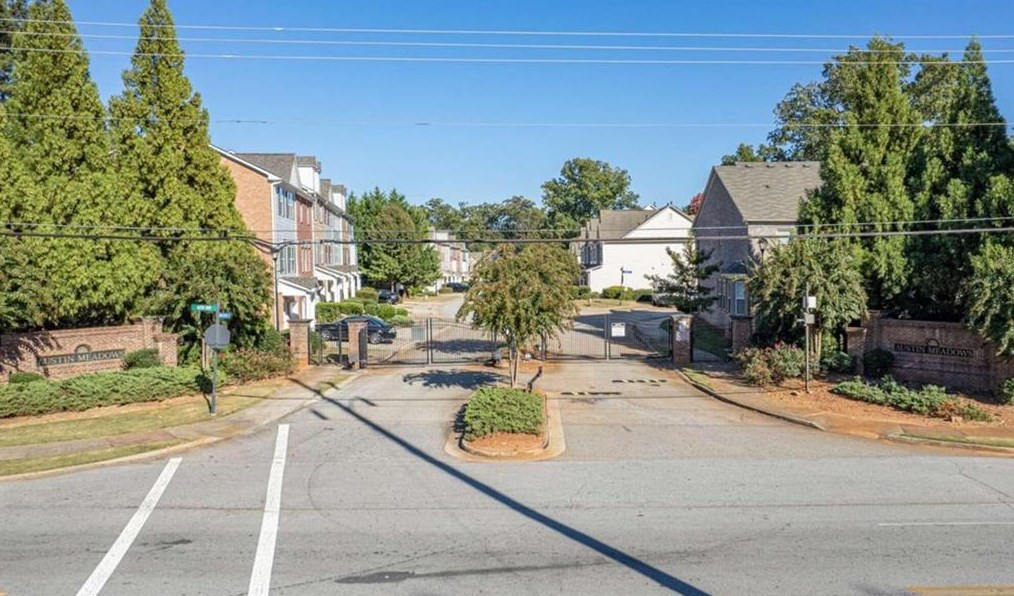 1604 Austin Meadows Dr, Decatur GA  30032-3887 exterior