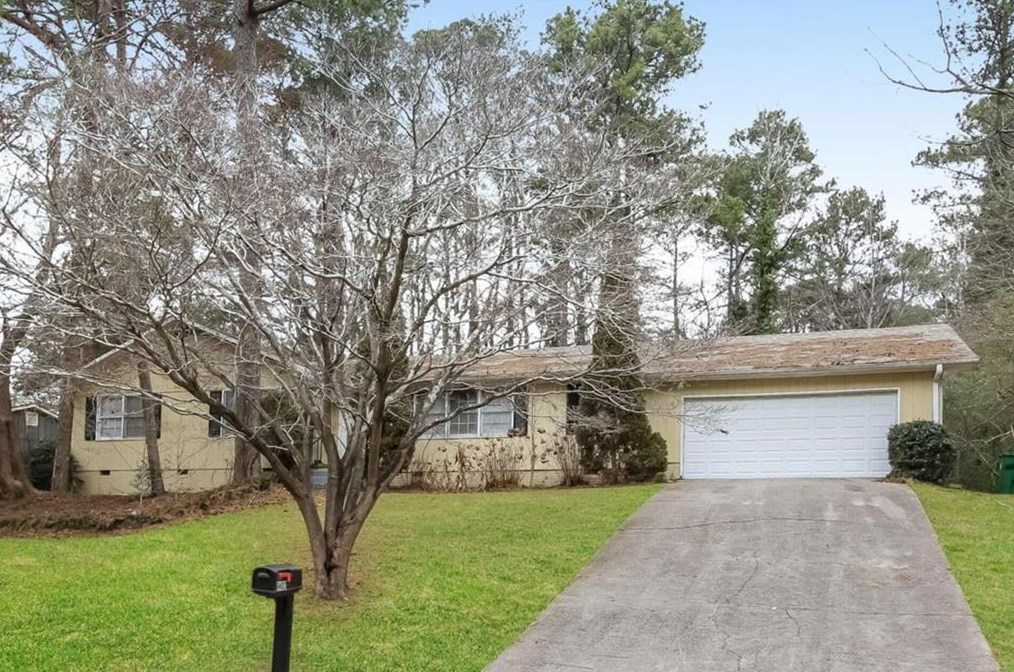 6402 Swift Creek Dr, Lithonia, GA 30058
