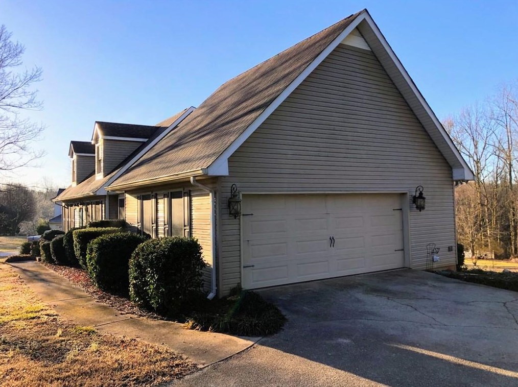 561 Chandler Heights Cir, Alto, GA 30510