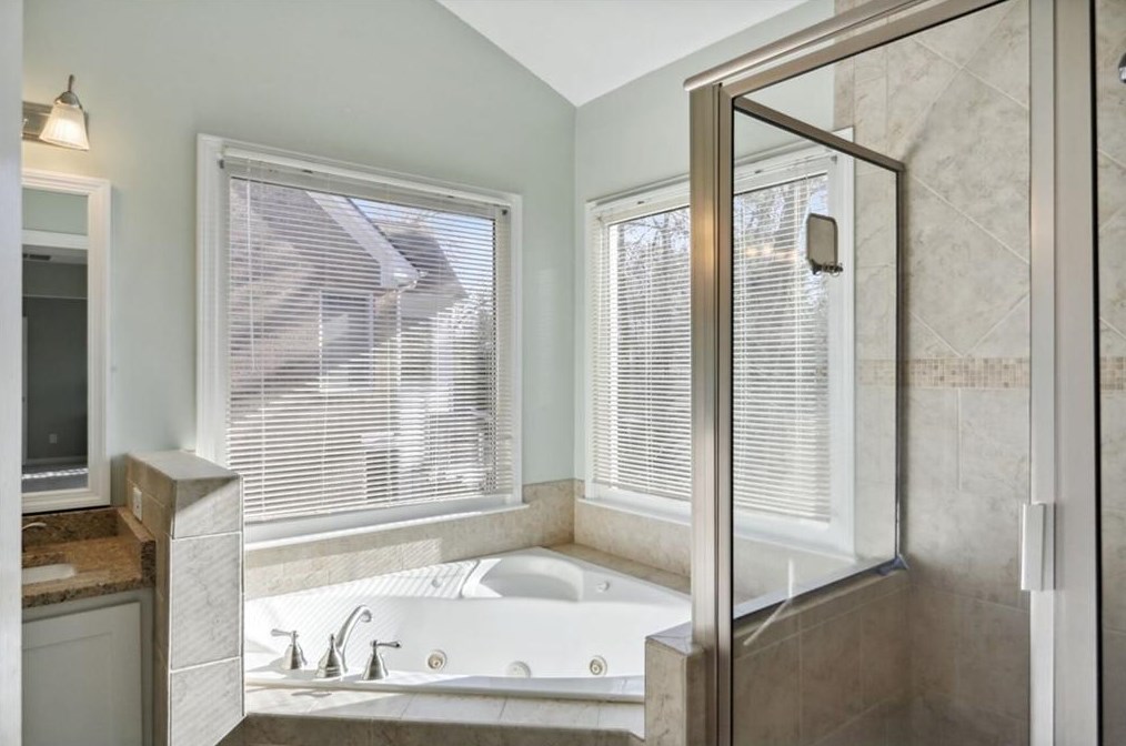 4730 Woodland Brook Ct, Atlanta GA  30339-1572 exterior