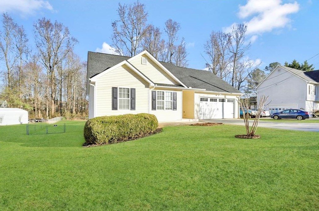 217 Hunt Club Cir, Temple, GA 30179