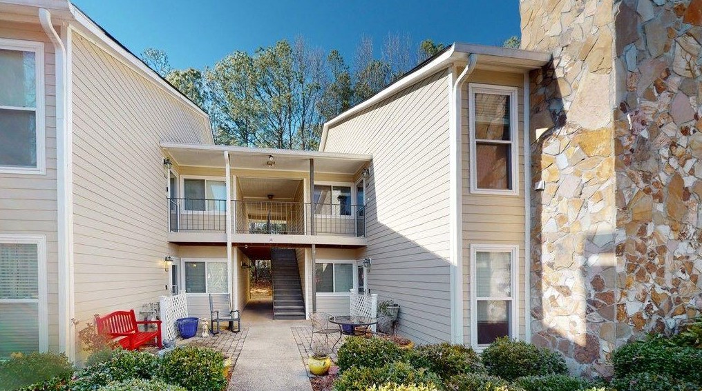 3011 Lake Pointe Cir, Roswell, GA 30075