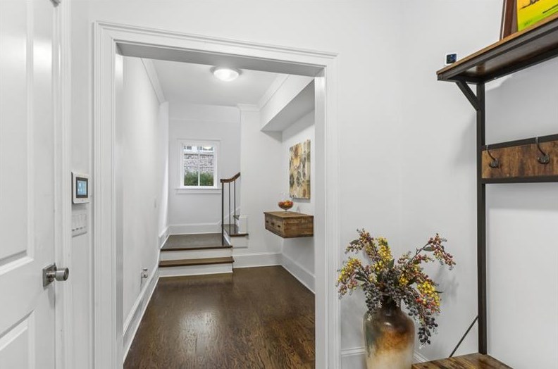 3091 Rhodenhaven Dr, Atlanta GA  30327-1225 exterior