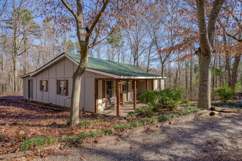 590 Nichols Rd, Pendergrass, GA 30567
