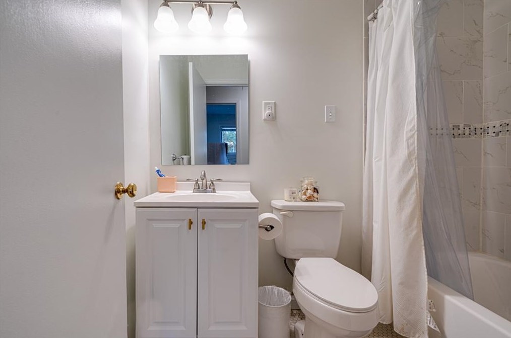 3099 Mount Olive Dr, Decatur GA  30033-3027 exterior