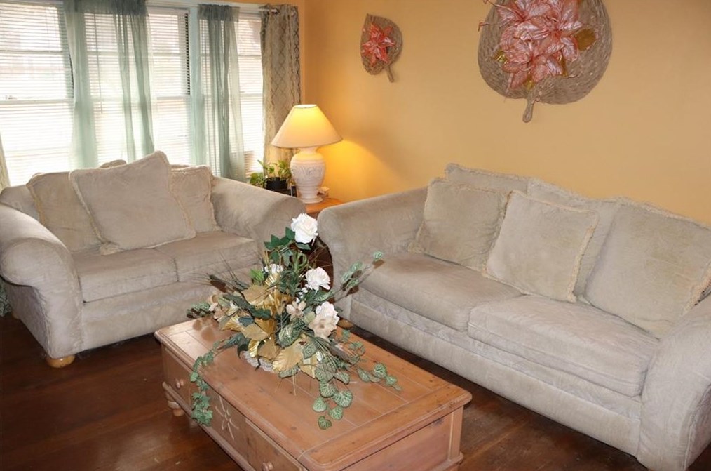 2906 Laguna Dr, Decatur, GA 30032-3526