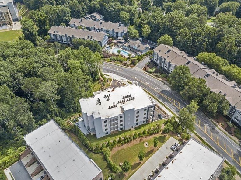 6890 Peachtree Dunwoody Rd, Atlanta GA  30328-1622 exterior