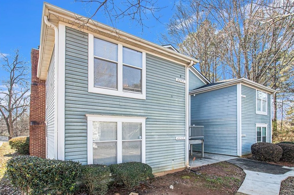4251 Parkview Ct, Stone Mountain, GA 30083