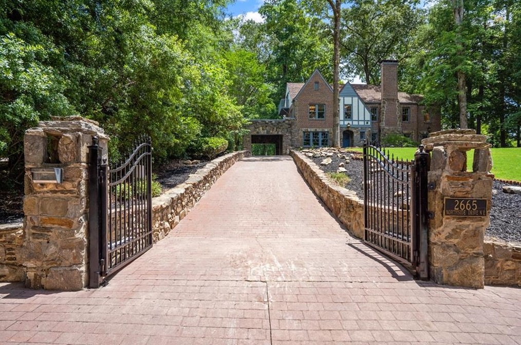 2665 Northside Dr, Atlanta GA  30305-3515 exterior