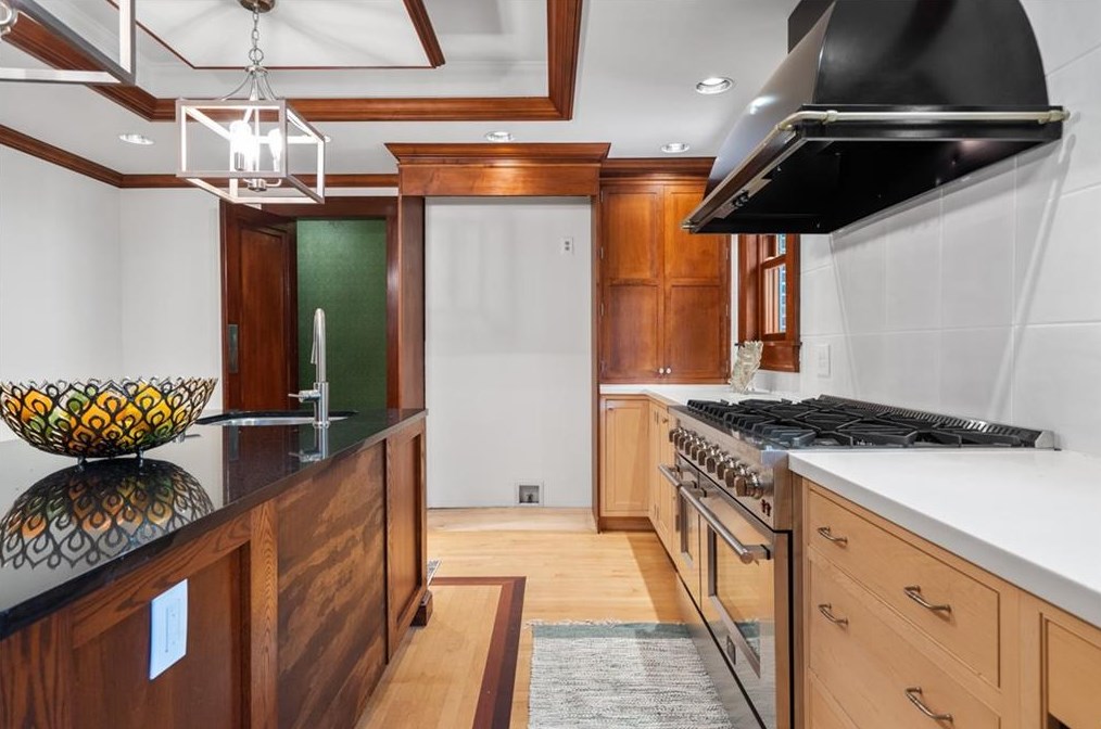 2665 Northside Dr, Atlanta GA  30305-3515 exterior