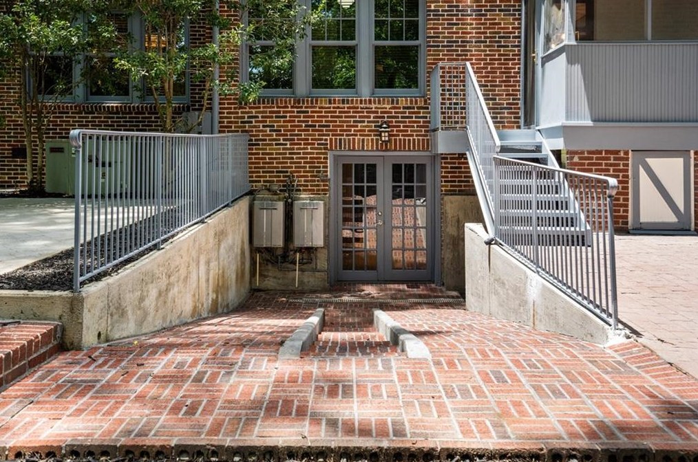 2665 Northside Dr, Atlanta GA  30305-3515 exterior