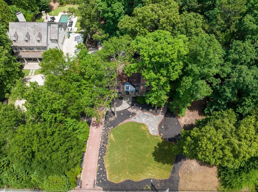 2665 Northside Dr, Atlanta GA  30305-3515 exterior